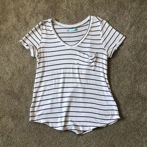 Black and white v neck tee